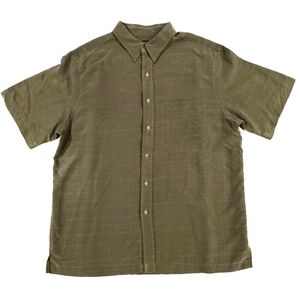 𝅺3/$20 Roundtree & Yorke Olive Green Button-Up Shirt